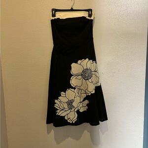 Women’s WHBM dress.